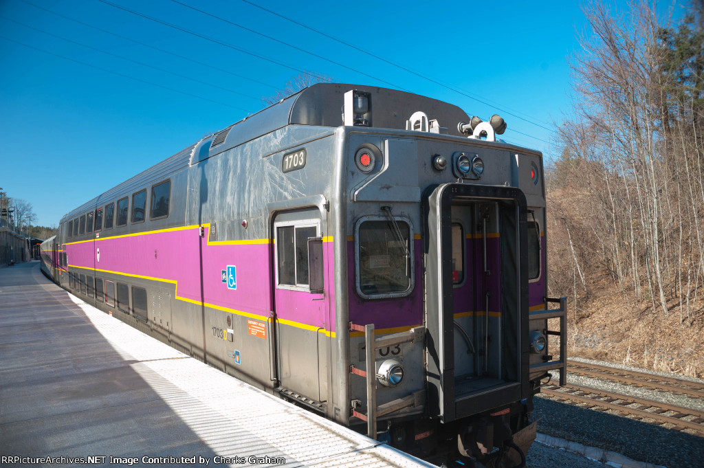 MBTA 1703 at the station